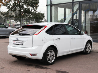 2009 Ford Focus II Рестайлинг, белый, 670000 рублей, вид 4
