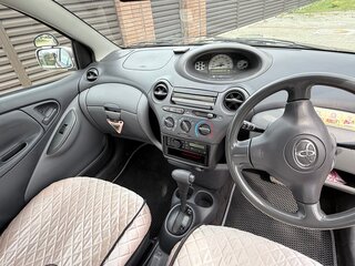 2002 Toyota Vitz I (P10), розовый, 300000 рублей, вид 4