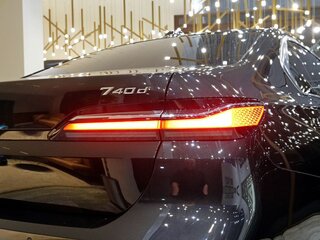 2025 BMW 7 серии 740d xDrive VII (G70), чёрный, 17200000 рублей, вид 4