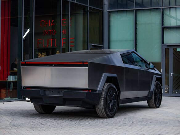 2026 Tesla Cybertruck Cyberbeast, серебристый - вид 11