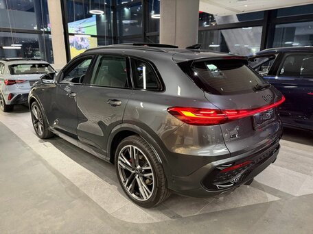 2026 Audi Q5 Sportback TFSI quattro S tronic II (GU), серый, 8721000 рублей, вид 3