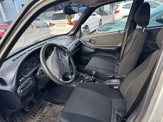 2007 Chevrolet Niva I, серебристый, 195000 рублей, вид 4