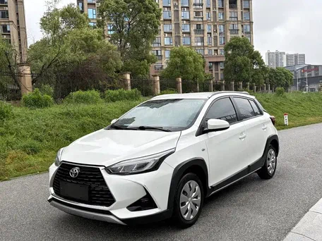 2022 Toyota Yaris L XP150 Рестайлинг, белый, 1080000 рублей, вид 1