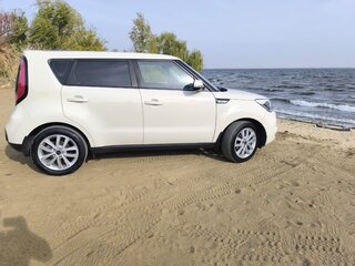 2017 Kia Soul II Рестайлинг, бежевый, 1600000 рублей, вид 3
