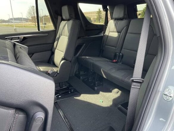 2026 Chevrolet Tahoe V Рестайлинг, серый, 15100577 рублей - вид 27