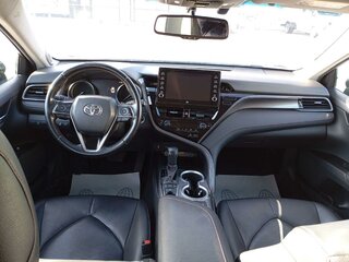 2022 Toyota Camry VIII (XV70) Рестайлинг, чёрный, 2466105 рублей, вид 5
