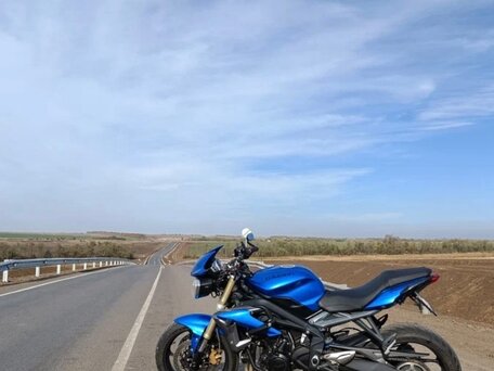 2014 Triumph Street Triple, синий, 550000 рублей, вид 4