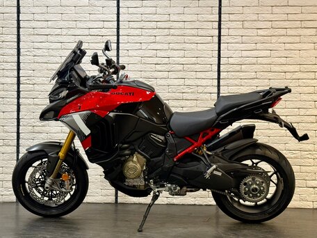 2026 Ducati Multistrada V4, чёрный, 4290000 рублей, вид 4