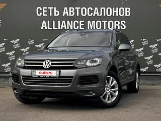 2014 Volkswagen Touareg II, серый, 2345000 рублей, вид 3
