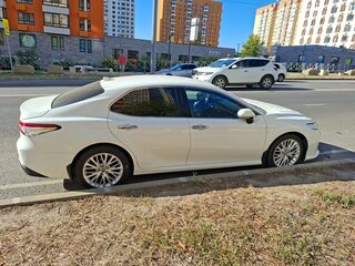 2018 Toyota Camry VIII (XV70), белый, 2600000 рублей, вид 4