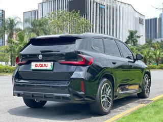 2025 BMW iX1 eDrive 25L, чёрный, 3985700 рублей, вид 4
