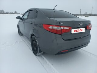 2013 Kia Rio 5-speed III, серый, 685000 рублей, вид 3