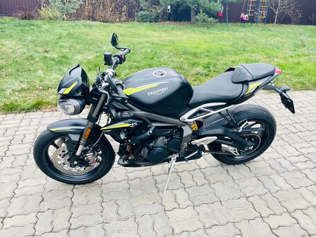 2021 Triumph Street Triple, чёрный, 900000 рублей, вид 4