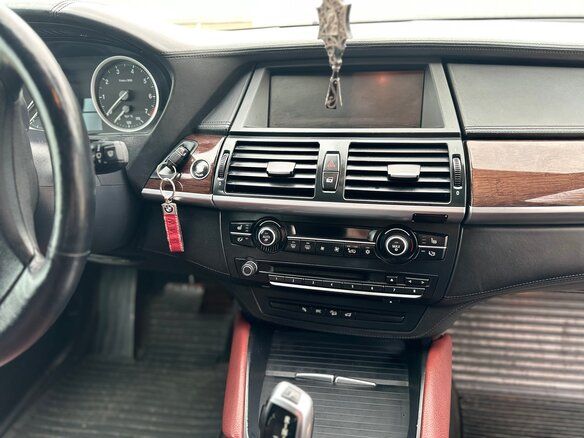 2008 BMW X6 50i 6-speed I (E71), красный, 1355000 рублей - вид 28