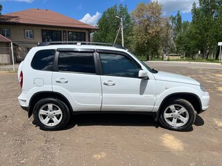 2013 Chevrolet Niva I Рестайлинг, белый, 660000 рублей, вид 2