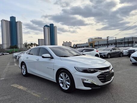 2022 Chevrolet Malibu IX Рестайлинг, белый, 1519000 рублей, вид 1