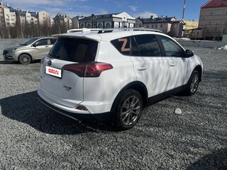 2017 Toyota RAV4 IV (XA40) Рестайлинг, белый, 2600000 рублей, вид 4