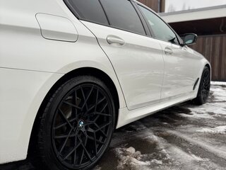 2020 BMW 5 серии 520d xDrive VII (G30/G31/G38) Рестайлинг, белый, 4450000 рублей, вид 4