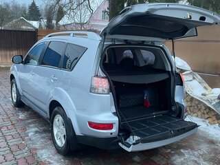 2010 Mitsubishi Outlander II Рестайлинг, серебристый, 1350000 рублей, вид 3