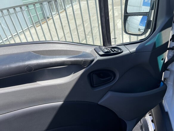 2013 Iveco Daily, белый, 2100000 рублей - вид 28
