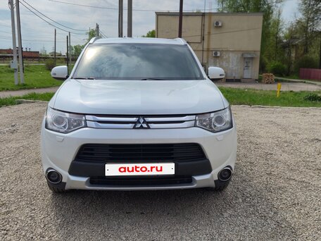 2014 Mitsubishi Outlander III Рестайлинг, белый, 1599000 рублей, вид 3