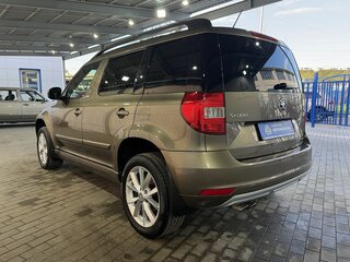 2014 Skoda Yeti I Рестайлинг, коричневый, 1349000 рублей, вид 3