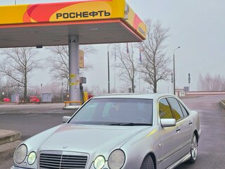 1999 Mercedes-Benz E-Класс 240 II (W210, S210) Рестайлинг, серебристый, 650000 рублей, вид 2
