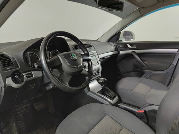2013 Skoda Octavia II (A5) Рестайлинг, белый - вид 15