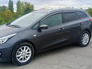 2017 Kia Ceed II Рестайлинг, серый, 1390000 рублей, вид 1