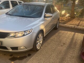 2011 Kia Cerato 6-speed II, серебристый, 800000 рублей, вид 2
