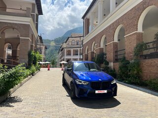 2020 BMW X5 M III (F95), синий, 7500000 рублей, вид 3