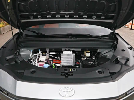 2026 Toyota bZ3X 58.3 kWh, серый, 2710000 рублей, вид 4
