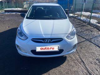 2013 Hyundai Solaris I, белый, 850000 рублей, вид 1