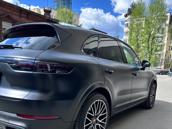 2019 Porsche Cayenne S III, чёрный, 9500000 рублей - вид 2