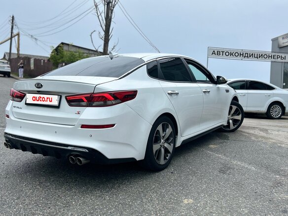 2019 Kia Optima IV Рестайлинг, белый, 1500000 рублей - вид 6