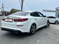 2019 Kia Optima IV Рестайлинг, белый, 1500000 рублей - вид 6