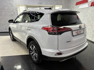 2018 Toyota RAV4 IV (XA40) Рестайлинг, белый, 2665000 рублей, вид 3