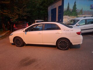 2011 Toyota Corolla X (E140, E150) Рестайлинг, белый, 750000 рублей, вид 3