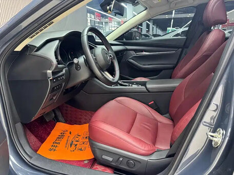 2022 Mazda 3 Axela IV (BP), белый, 1830000 рублей, вид 5