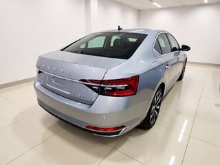 2022 Skoda Superb III Рестайлинг, серебристый, 2230000 рублей, вид 5