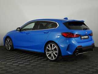 2021 BMW 1 серии M135i xDrive III (F40), синий, 3699000 рублей, вид 2