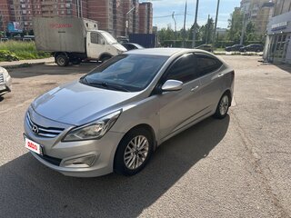 2015 Hyundai Solaris I Рестайлинг, белый, 690000 рублей, вид 3