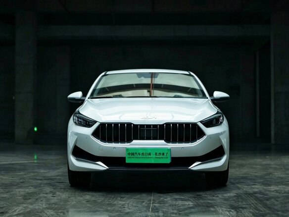 2022 Kia K3 II (China Market) Рестайлинг, белый, 1213000 рублей - вид 1