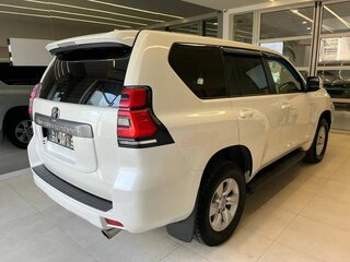 2022 Toyota Land Cruiser Prado 150 Series Рестайлинг 3, белый, 5850000 рублей, вид 4