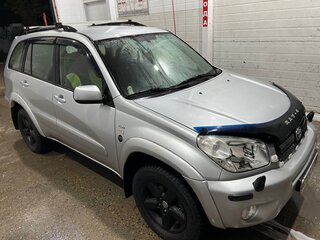2004 Toyota RAV4 II (XA20) Рестайлинг, серебристый, 950000 рублей, вид 2