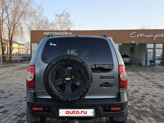 2017 Chevrolet Niva I Рестайлинг, серый, 700000 рублей, вид 3