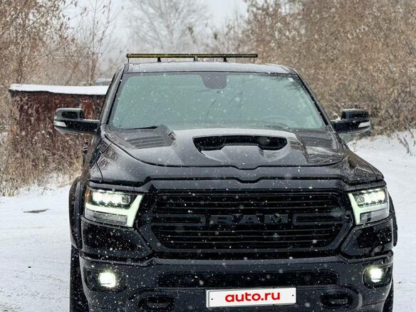 2021 Ram 1500 Quad Cab V, чёрный, 7000000 рублей - вид 1