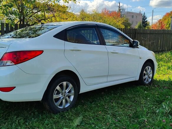 2011 Hyundai Solaris I, белый, 720000 рублей - вид 5