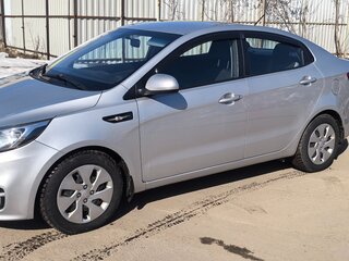 2015 Kia Rio III Рестайлинг, серебристый, 1240000 рублей, вид 1