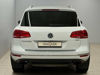 2016 Volkswagen Touareg II Рестайлинг, белый, 2747000 рублей, вид 3